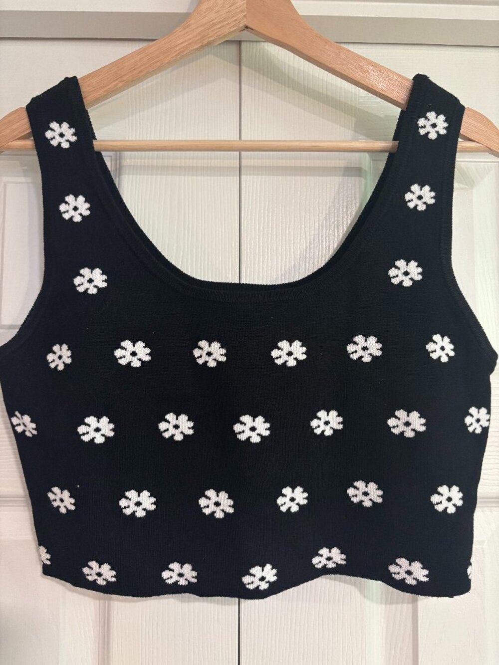 Garage Knit Cropped Tank Top Black Daisy Women's Medium